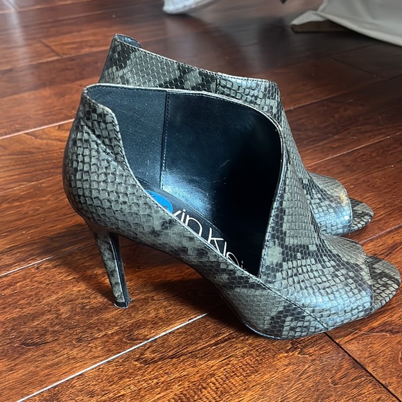 Calvin Klein heels - Picture 3 of 5